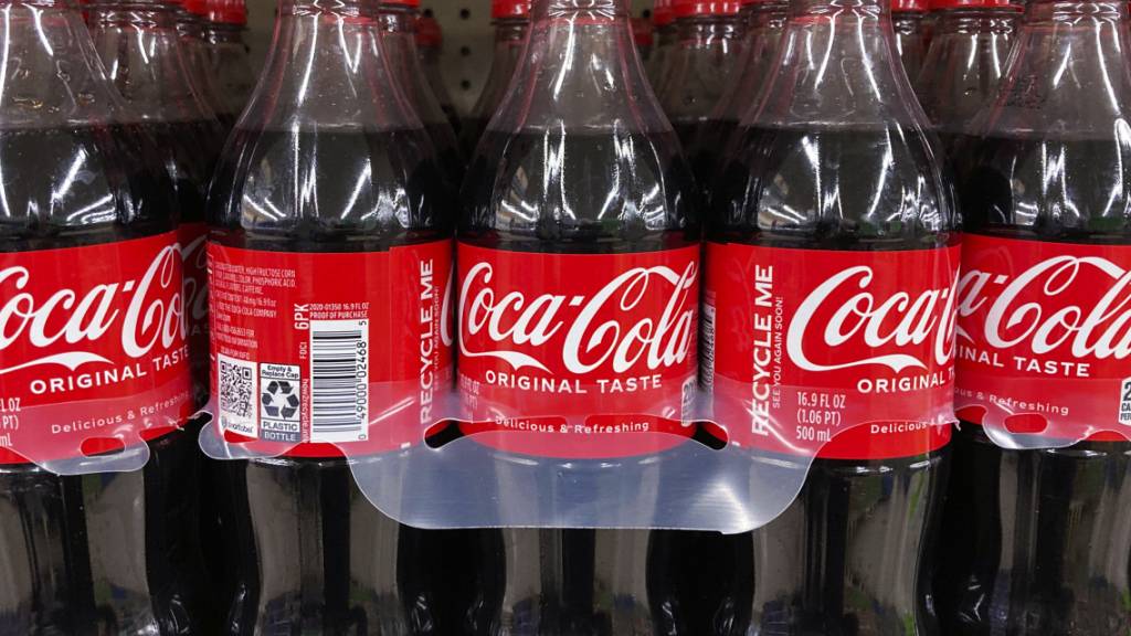 Im zweiten Quartal hat Coca-Cola den Umsatz um sechs Prozent gesteigert. Ein Grossteil des Anstiegs ging allerdings auf höhere Preise zurück (Archivbild)