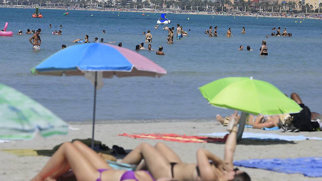 ARCHIV - Urlaub auf Mallorca ist beliebt. Foto: Clara Margais/dpa