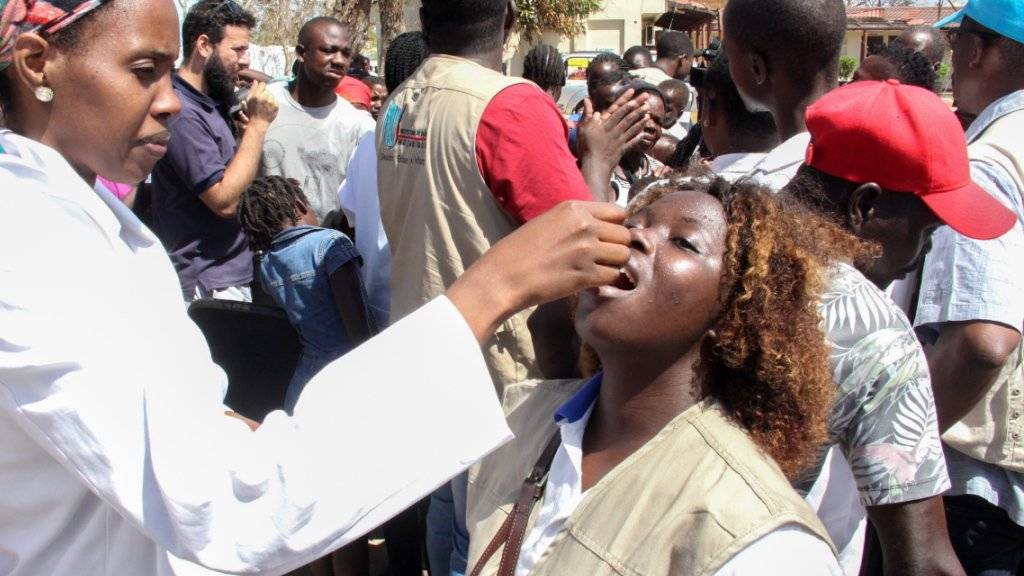 Inzwischen sind in Mosambik bereits fast 2100 Menschen an Cholera erkrankt. Rund 900'000 Menschen sollen in Kürze gegen die schwere Durchfallerkrankung geimpft werden.