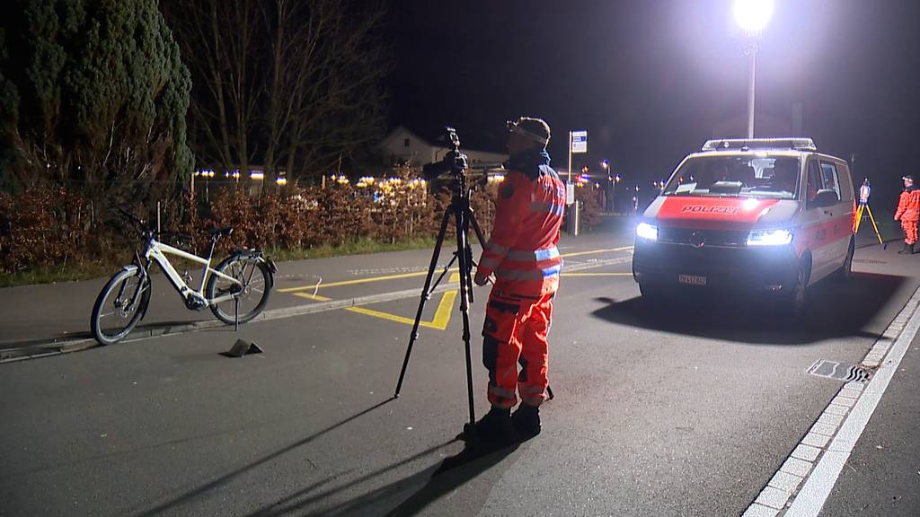 Knonau (ZH): 38-jähriger E-Bike-Fahrer nach Sturz schwer verletzt