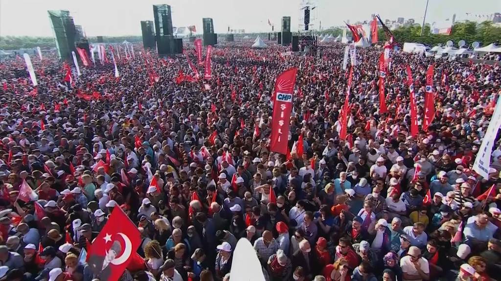 Zehntausende demonstrieren in Istanbul gegen Hafturteil für Oppositionelle