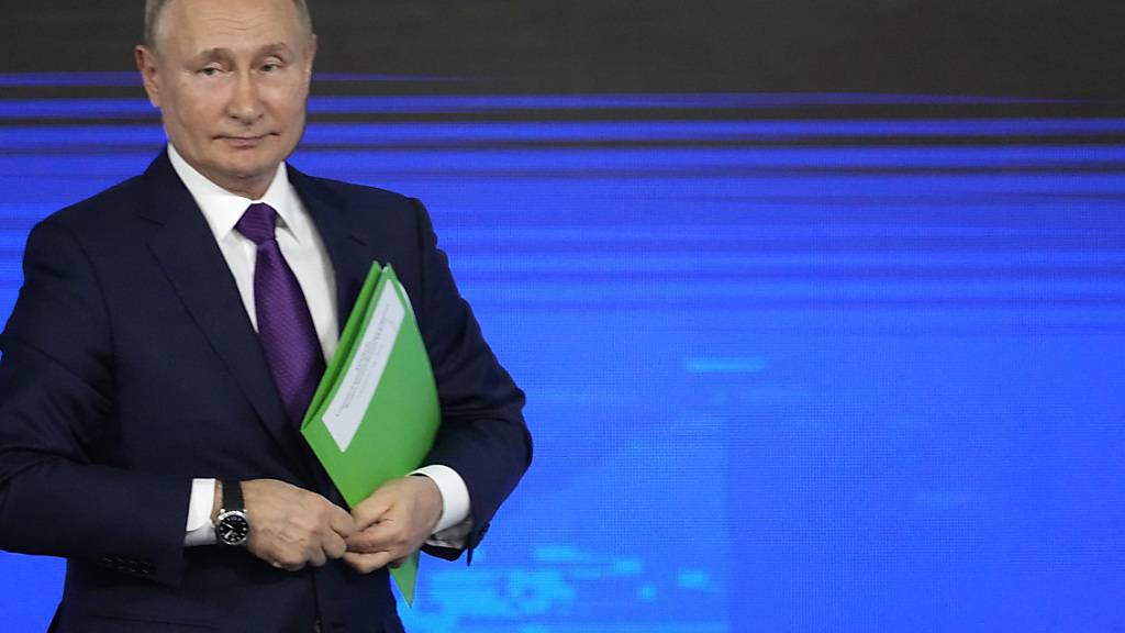Russlands Präsident Wladimir Putin lässt offen, wie er im Falle einer Ablehnung des Westens auf seine Vorschläge für verbindliche Sicherheitsgarantien reagieren wird. Foto: Alexander Zemlianichenko/AP/dpa