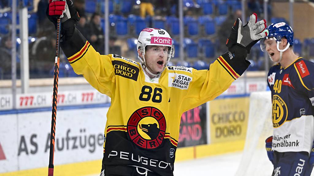 Joel Vermin (in gelb) jubelt nach dem 3:2-Siegtreffer in der Verlängerung