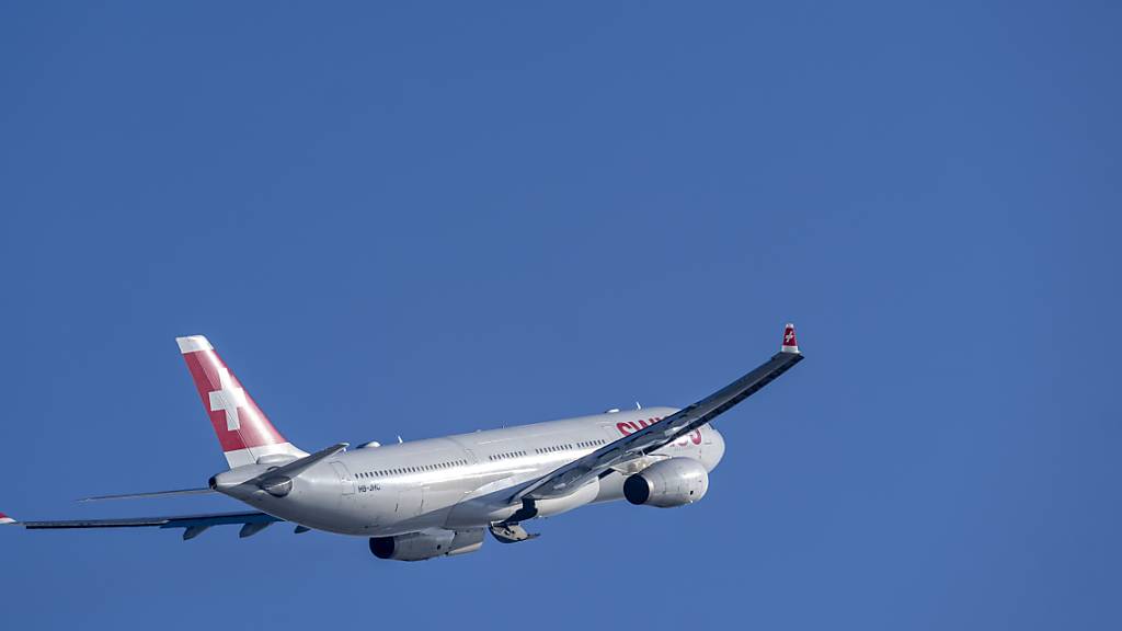 Ein Airbus-Flugzeug der Swiss: Der deutsche Flugzeugbauer hat im letzten Jahr 11 Prozent mehr Umsatz gemacht. (Archivbild)