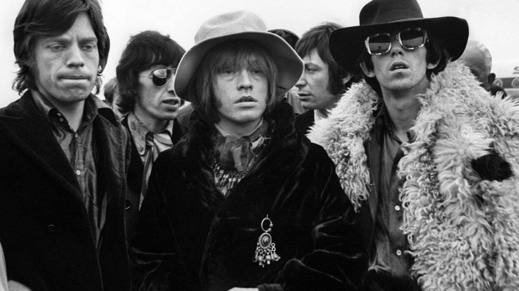 Mick Jagger, Bill Wyman, Brian Jones, Charlie Watts und Keith Richards bei ihrer Ankunft im Flughafen Kloten am 10. April 1967. Ihr Konzert vier Tage später ist als Riesen-Krawall überliefert, der die 68er-Revolte einleitete. Aus heutiger Sicht war der Radau der Fans aber nicht politisch begründet.