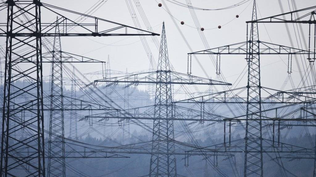 Die Stromeffizienz-Initiative verlangt, dass der Stromverbrauch in der Schweiz bis 2035 das Niveau von 2011 nicht überschreitet. Dem Parlament geht das zu weit. Es empfiehlt das Volksbegehren zur Ablehnung. (Symbolbild)