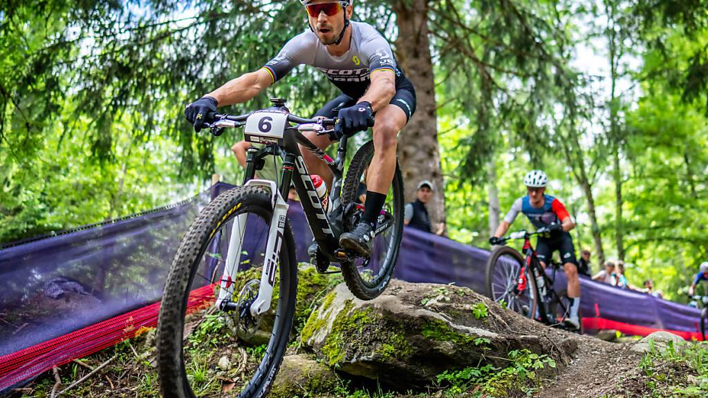 Erst Fahnenträger, am Montag auf der Jagd nach seiner vierten Olympia-Medaille: Nino Schurter