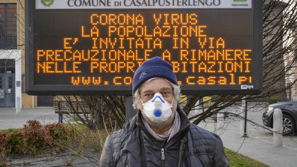 Das Coronavirus nähert sich der Schweiz. In der Region Lombardei in Norditalien sind die Menschen aufgefordert, nach Möglichkeit in den eigenen vier Wänden zu bleiben. Auch die Schweiz ergreift Massnahmen. (Archivbild)