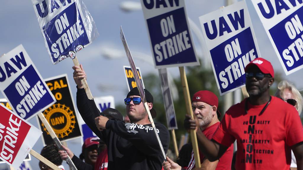 Streiks gehen weiter: Die Gewerkschaft UAW erhöht den Druck auf General Motors und Stellantis. (Archivbild)