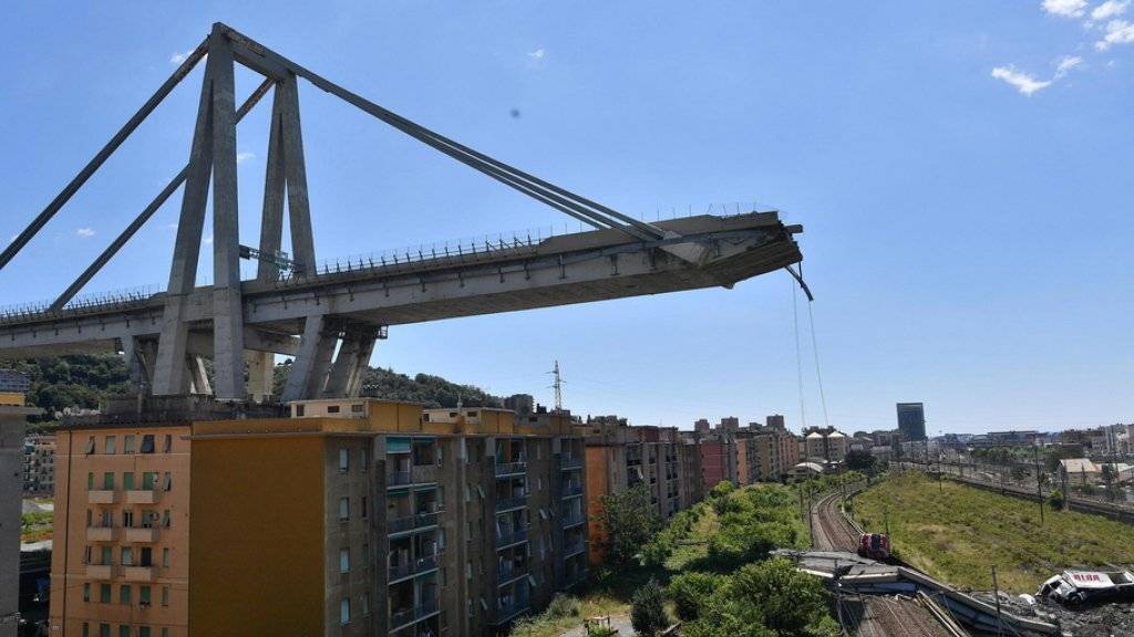 An eine neue Brücke in so kurzer Zeit glaubt in Genua so gut wie niemand.