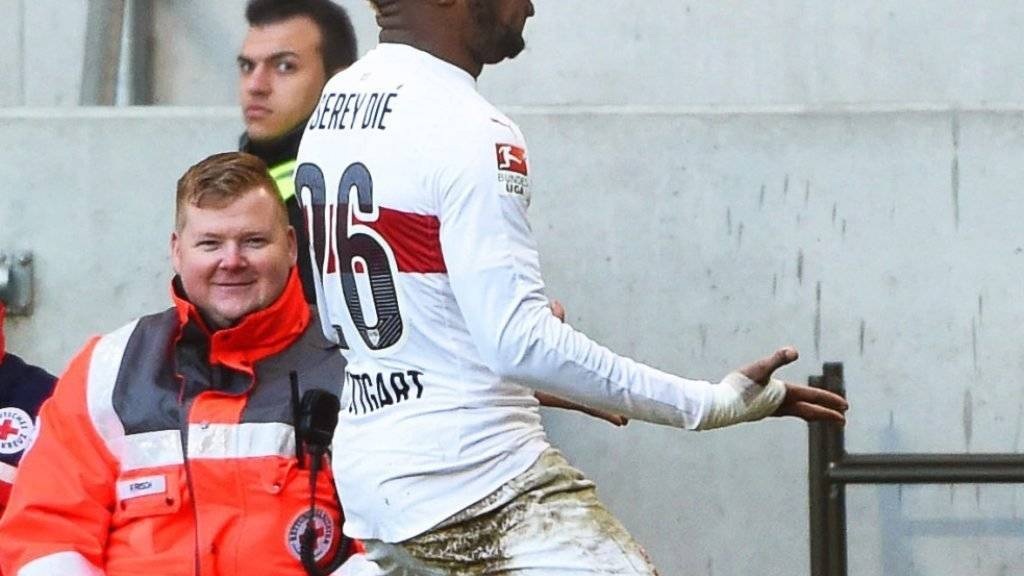 Geoffrey Serey Die jubelt über sein Tor für Stuttgart gegen Hertha Berlin