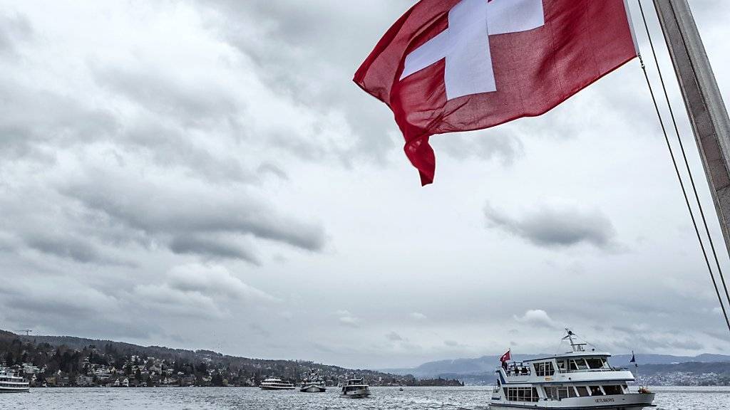 Die Schiffe der Zürichsee-Schifffahrtsgesellschaft ZSG dürfen nicht mehr bei jeder Anfahrt an einen Steg hornen: Dies sei nur bei Gefahr erlaubt, heisst es beim Bundesamt für Verkehr.