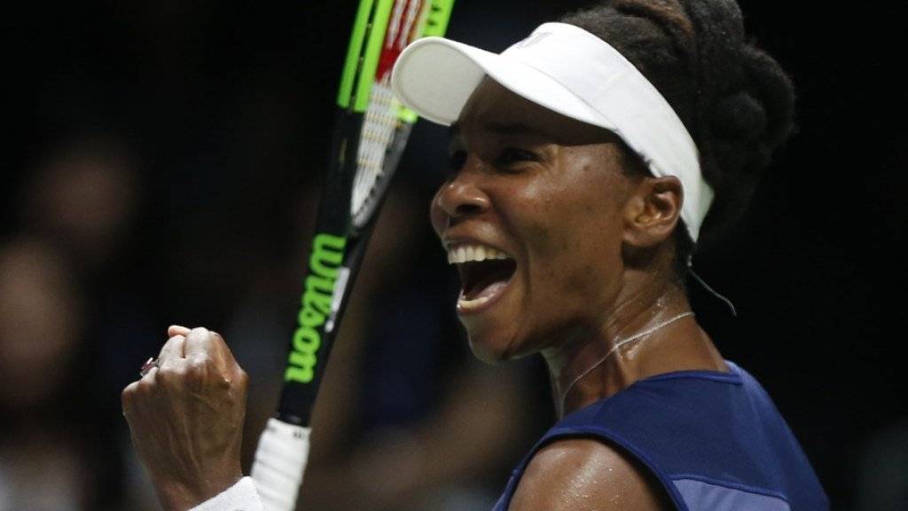 Venus Williams schafft in Singapur den Einzug in die Halbfinals der WTA-Finals.