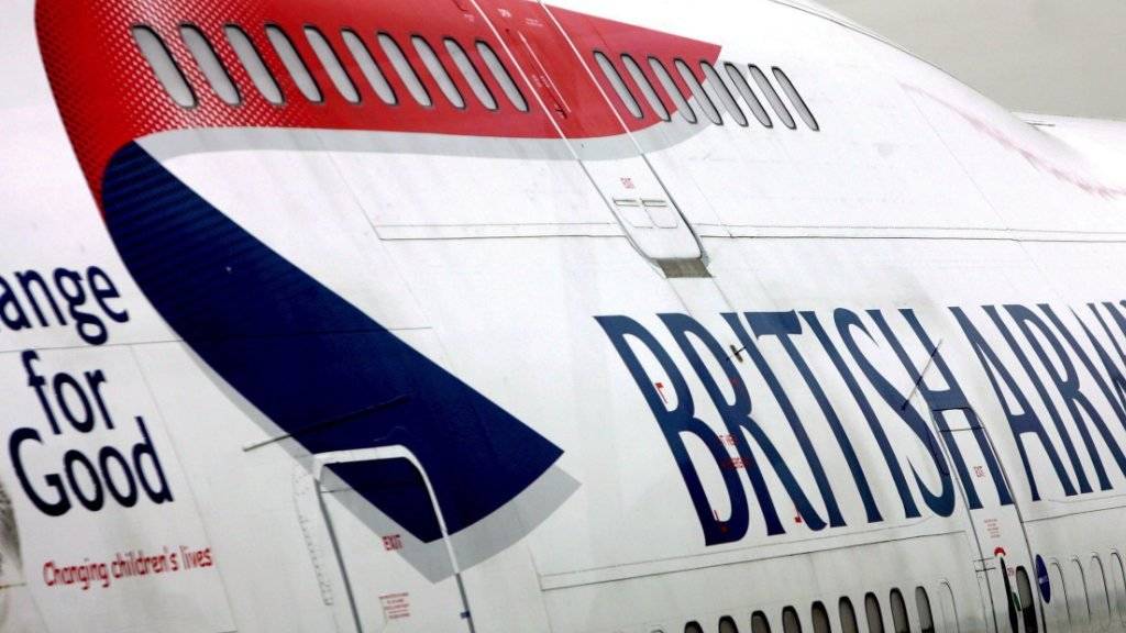 Kein Klassenwechsel: zwei Passagiere streiten sich an Bord einer British Airways-Maschine mit der Crew, bis der Pilot eine Zwischenlandung einlegt. (Symbolbild)