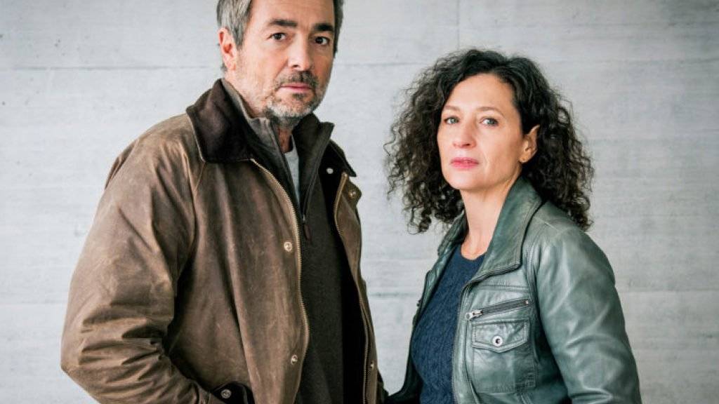 Für eine spektatuläre Premiere im Einsatz: Stefan Gubser und Delia Mayer spielen 2018 im ersten «Tatort», der komplett ohne Schnitt produziert wurde. (SRF)