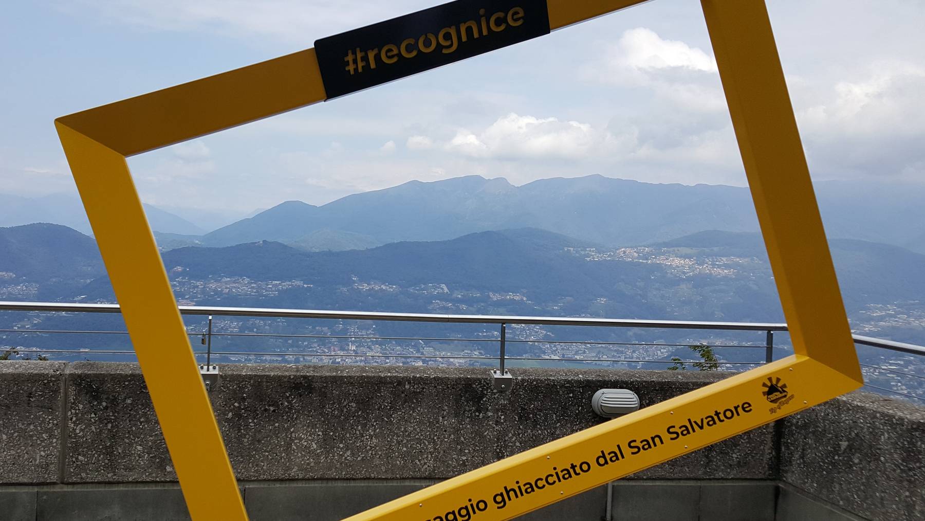 Dieser gelbe Bilderrahmen auf dem San Salvatore oberhalb von Lugano gibt – bei schönem Wetter – die Sicht frei auf 16 Gletscher.