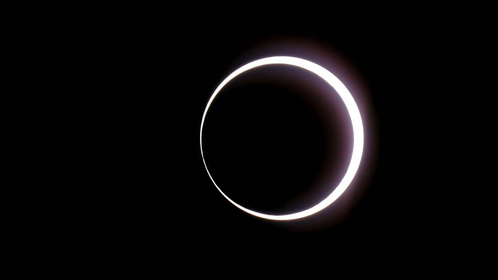 Ein beeindruckendes Himmelsschauspiel haben die Menschen über Teilen des amerikanischen Kontinents am Samstag sehen können. Der Mond schob sich dabei vor die Sonne.