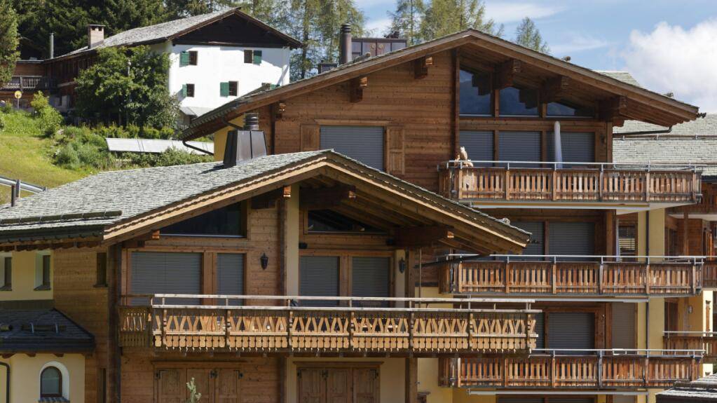 Die Gemeinde Davos will Umnutzungen von Erst- in Zweitwohnungen mit einer Gesetzesrevision reduzieren. Mit einer Planungszone will Davos verhindern, dass das Ziel unterlaufen wird. (Archivbild)