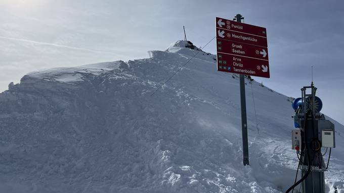12-Jährige im Skilager von Schneemassen verschüttet