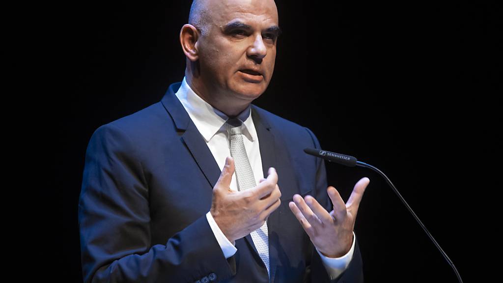 Kontakte zum Ringier-CEO ja - aber keinen Austausch von vertraulichen Informationen will Gesundheitsminister Alain Berset während der Corona-Pandemie gepflegt haben. (Archivbild)