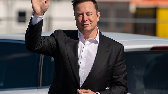 Tesla-Chef Musk erwägt Firmenvermögen in Bitcoin umzuwandeln