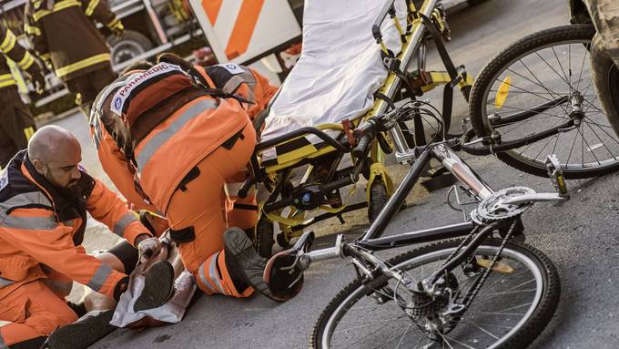 Rettungssanitäter von Auto angefahren