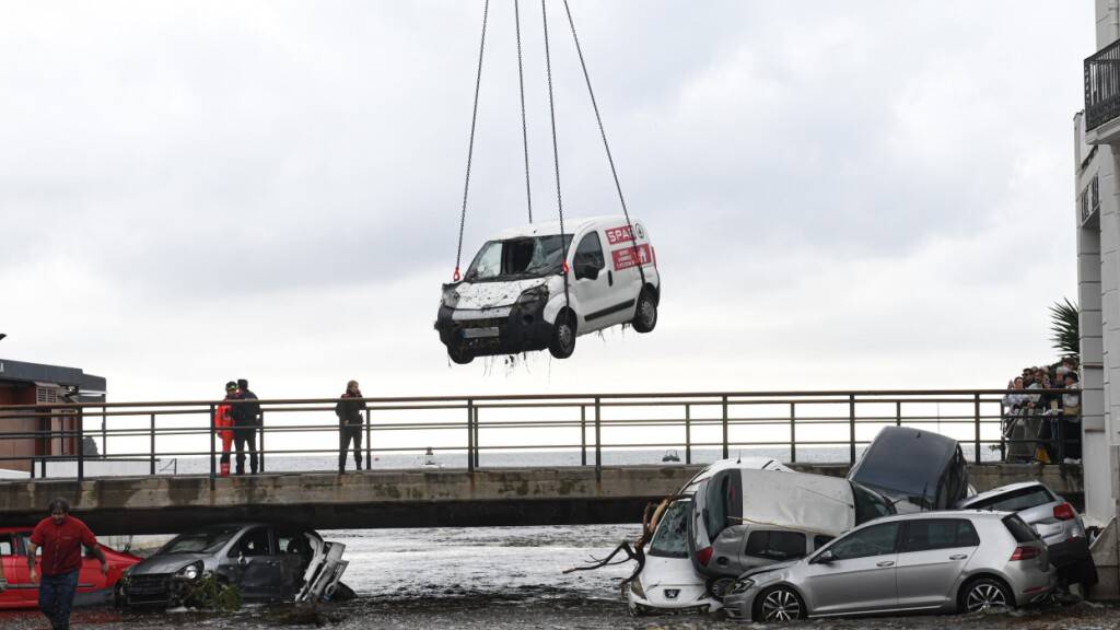 78 Vermisste nach Jahrhundertflut in Spanien - Neue Unwetter