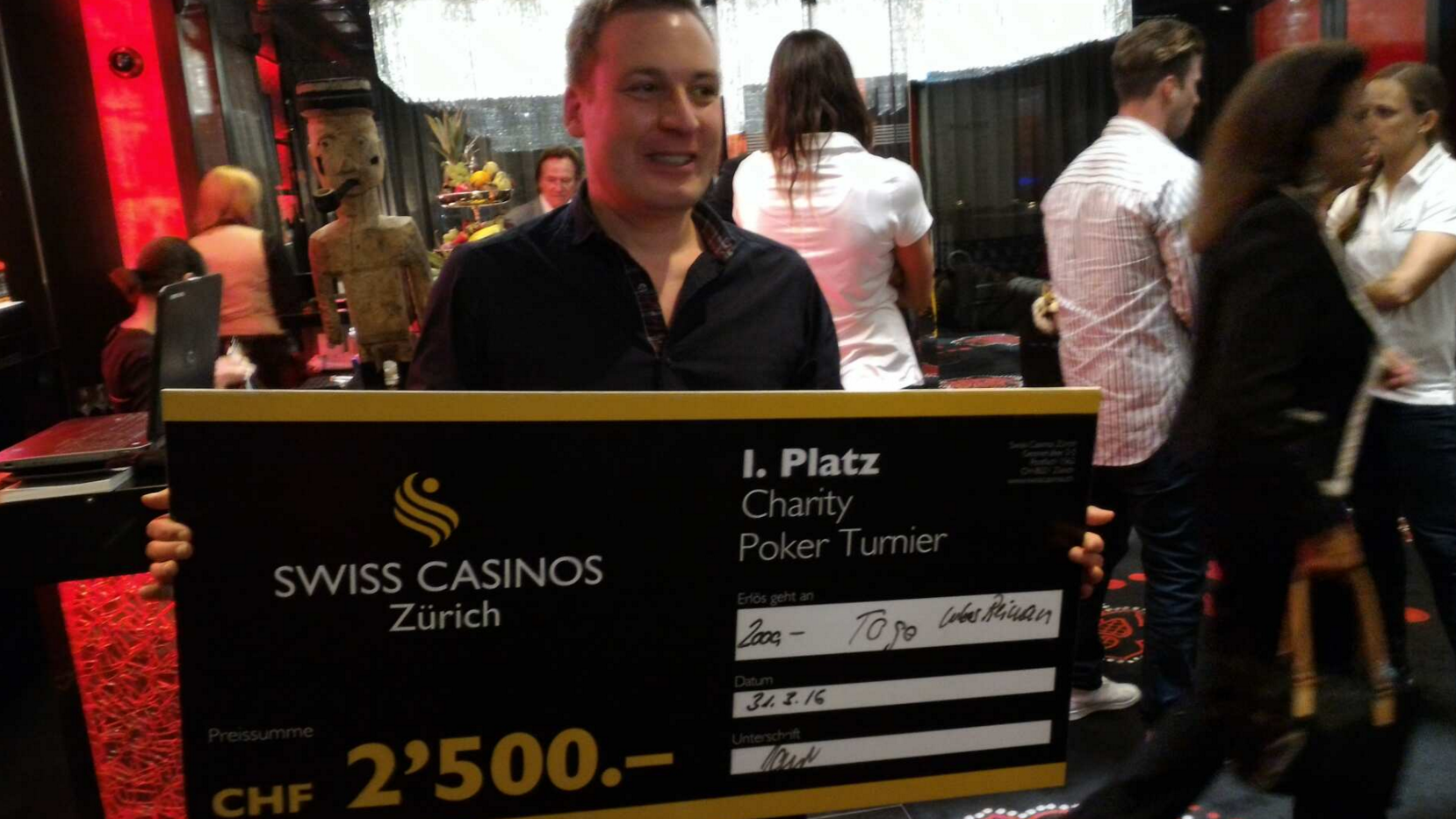 Lukas Reimann erspielt an Pokerturnier 2500 Franken.