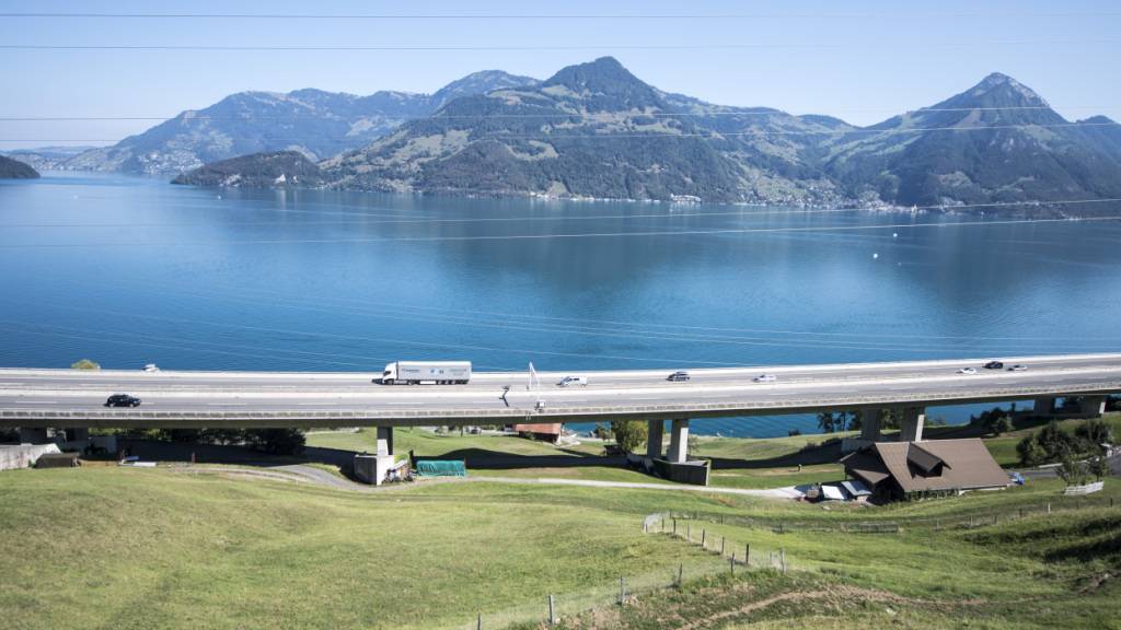 Das Bundesamt für Strassen saniert derzeit das Lehnenviadukt Beckenried, das auf der Nord-Süd-Achse liegt. (Archivaufnahme)