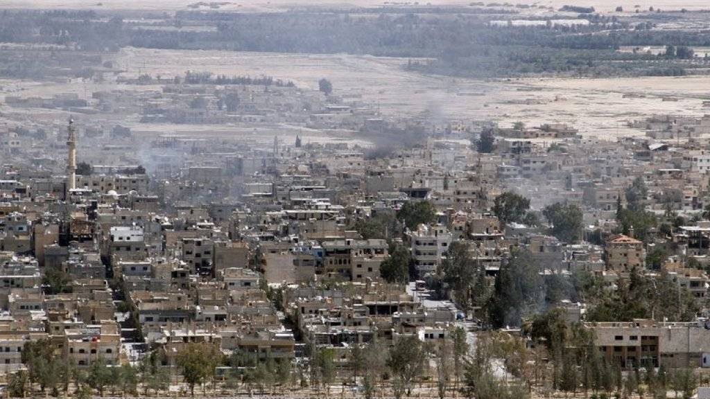 Die Terrormiliz IS hat sich nach schweren Angriffen russischer Kampfflieger wieder aus Tadmur und der daran angrenzenden historischen Ruinenstadt Palmyra zurückgezogen. (Archivbild)