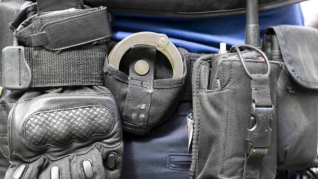 Die Kantonspolizei Zürich verhaftete am Montag einen mutmasslichen Dieb. Standortddaten eines Trackers in einem geklauten Rucksack führten die Polizei direkt zu ihm. (Symbolbild)