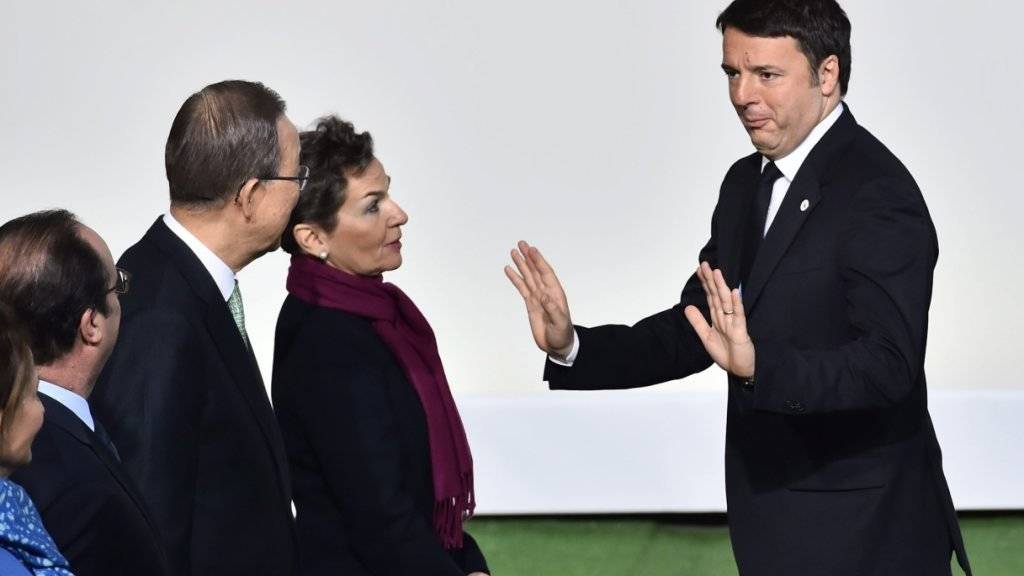 Italiens Premier Matteo Renzi (rechts) hält nichts von den Luftangriffen gegen den IS. (Archiv)