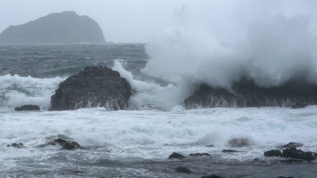 Schweres Erdbeben vor der Küste Taiwans