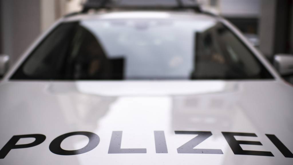 Die Stadtpolizei St. Gallen hielt am frühen Sonntagmorgen vier Jugendliche an, die ein Auto entwendet und damit einen Unfall verursacht hatten. (Symbolbild)