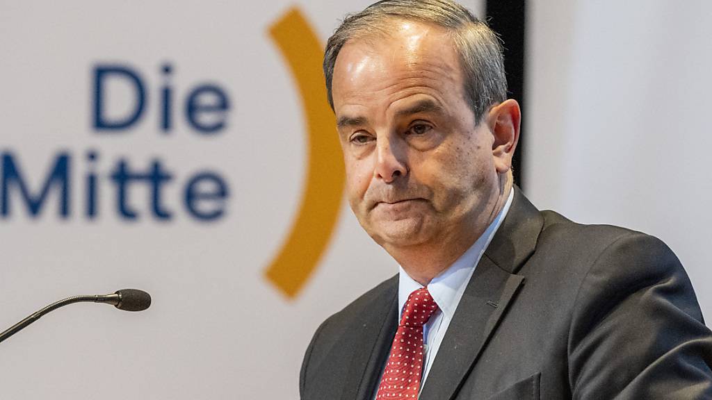 Zur Finanzierung der Mehrausgaben bei der Armee könnte das Parlament laut Mitte-Präsident Gerhard Pfister die direkte Bundessteuer befristet erhöhen. «Auch eine befristete Erhöhung der Mehrwertsteuer ist eine Möglichkeit», so Pfister. (Archivbild)