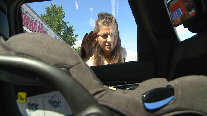 Auto verriegelte sich selbst: Baby musste gerettet werden
