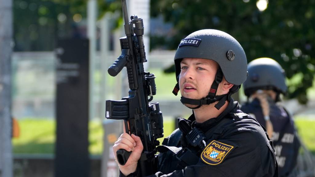 Polizisten sind in München im Einsatz. Foto: Matthias Schrader/AP