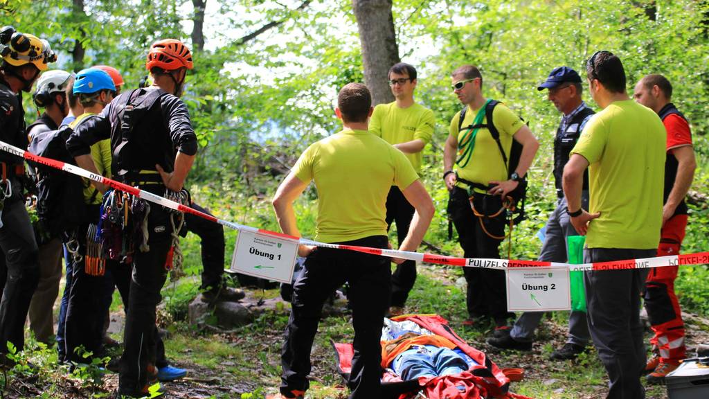 Das Alpinkader der Kantonspolizei St.Gallen übte die Koordination mit anderen Rettungsseilschaften.