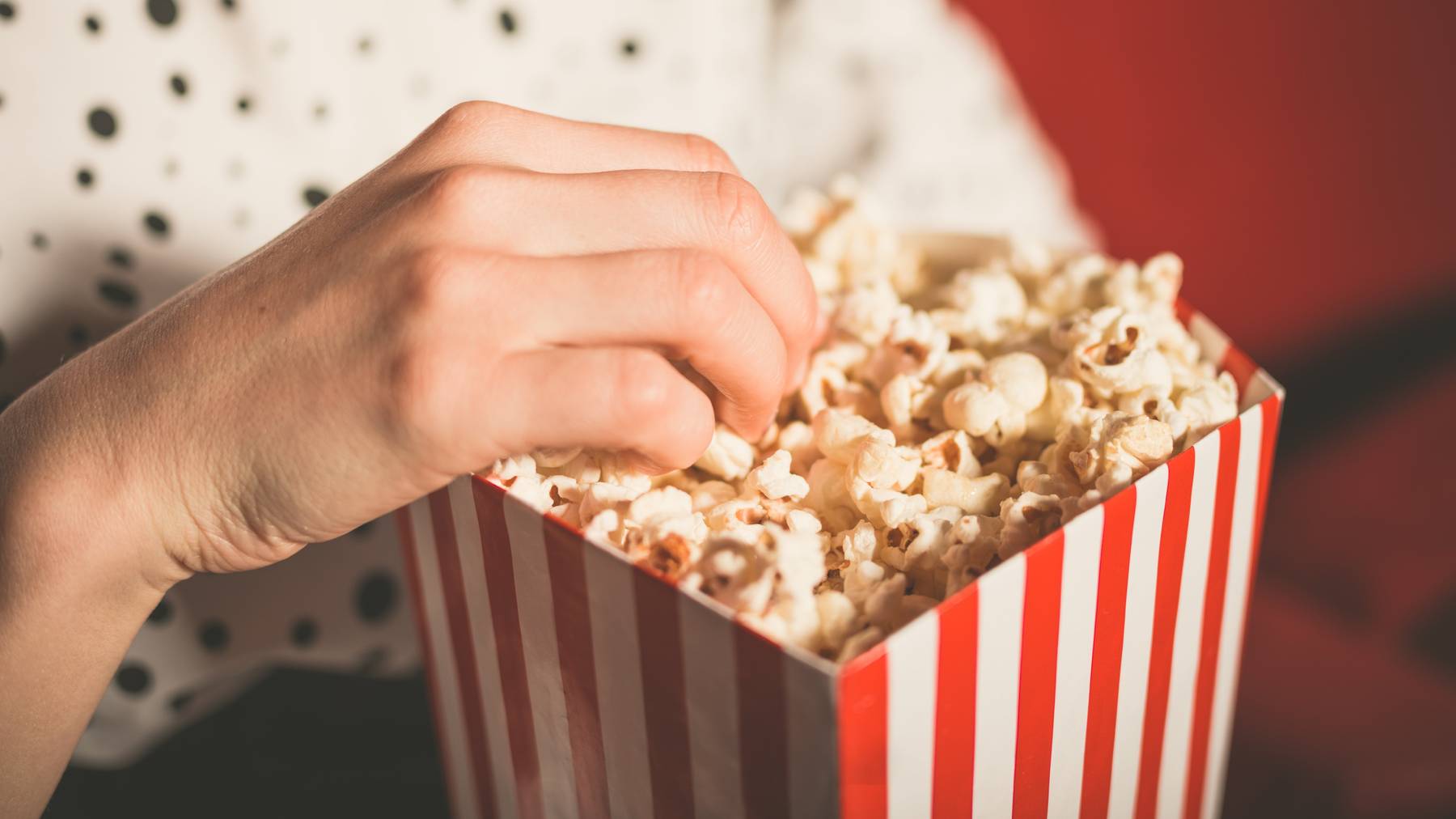 Entscheidet man sich gegen einen Kinobesuch, muss man womöglich auch auf eine solche Portion Popcorn verzichten.