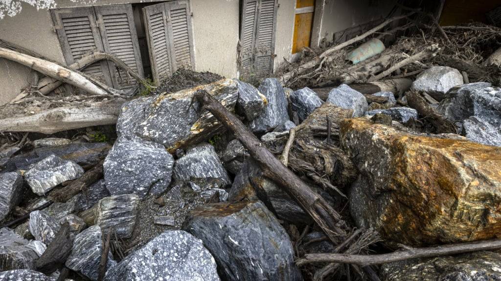 Zerstörte Häuser im Weiler Sorte in der Gemeinde Lostallo im Misox ein Jahr nach der Unwetterkatastrophe mit verheerenden Gerölllawinen. (Archivbild)