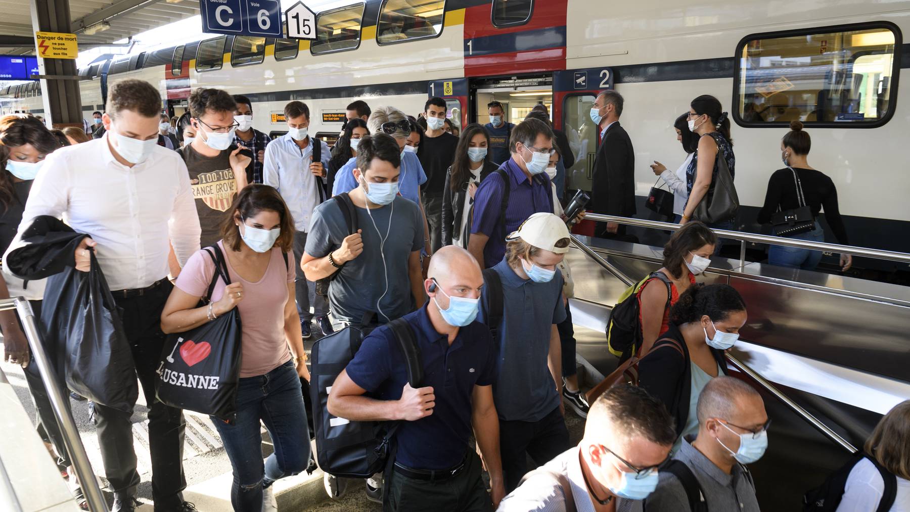 Viele Städte wollen sicherstellen, dass alle die Vorgaben des Bundes zum Maskentragen einhalten können.