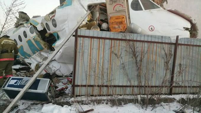 Mindestens 12 Tote bei Flugzeugabsturz