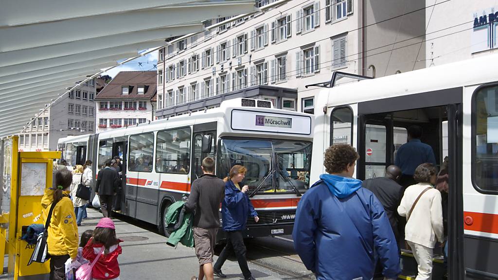 In der Stadt St. Gallen werden Busse an Lichtsignalanlagen bevorzugt. Dafür gibt es nun ein neues System. (Archivbild)