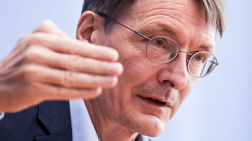 Deutscher Gesundheitsminister ist besorgt über Dynamik der Omikron-Variante