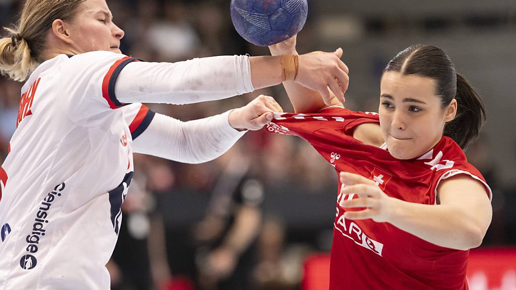 Die Schweizer Handballerinnen (Norma Goldmann) treffen bei der Heim-EM in Basel unter anderem auf den WM-Dritten Dänemark