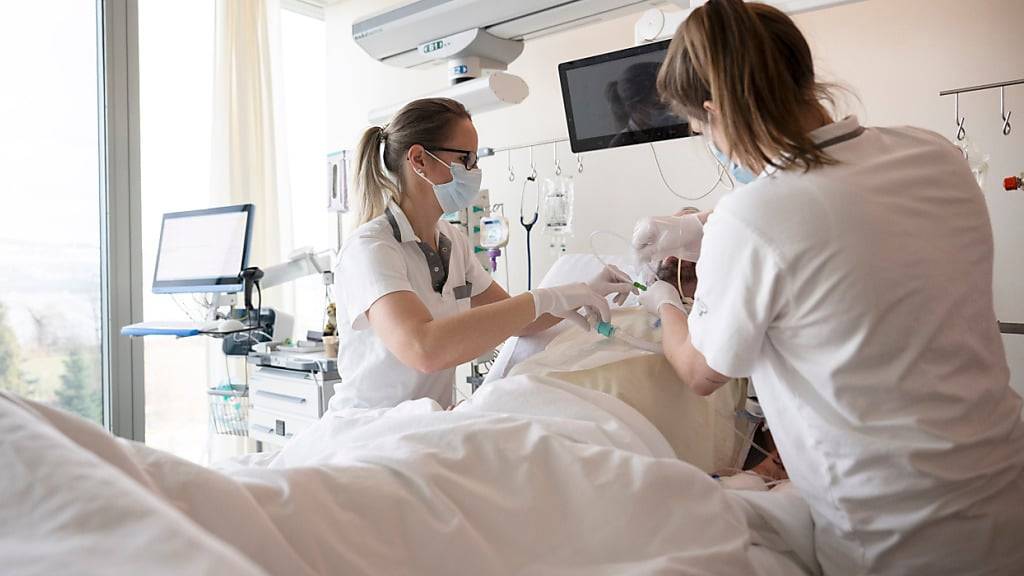 Der Stress am Arbeitsplatz in der Schweiz hat innert zehn Jahren um fünf Prozent zugenommen. Am meisten davon betroffen war der Gesundheits- und Sozialbereich. (Archivbild)