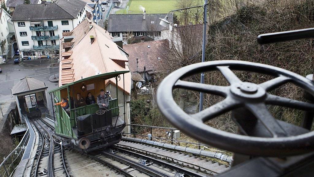 Die historische Standseilbahn in Freiburg steht wegen einem Rohrbruch bis auf Weiteres still. (Archivbild)