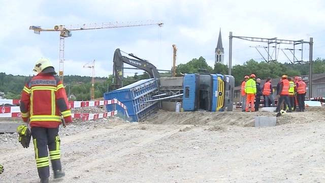 LKW-Unfall fordert Schwerverletzten