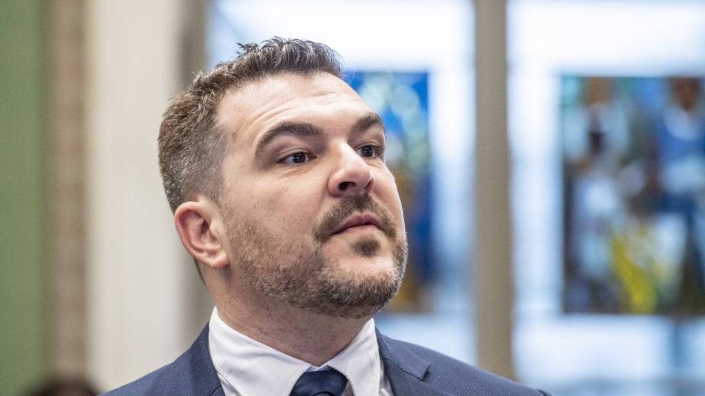 Der Zuger Baudirektor Florian Weber (FDP) bei einer Kantonsratssession. (Archivbild)