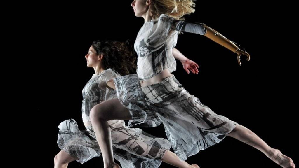 Die Candoco Dance Company aus Grossbritannien (Bild) eröffnet am 7. April im Théâtre Equilibre in Freiburg den Veranstaltungsreigen des 15. Internationalen Tanzfestivals Steps (Pressebild/Foto © Hugo Glendinning).